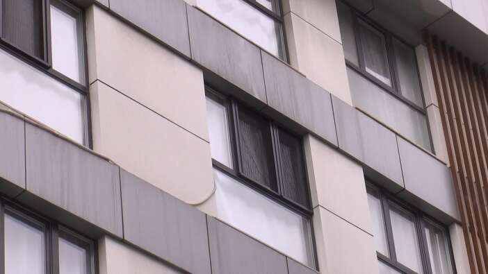 3uncu-katin-penceresinden-dusen-kadin-oldu