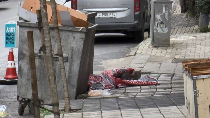 3uncu-katin-penceresinden-dusen-kadin-oldu