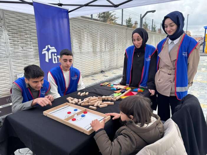 filistinli-cocuklar-konyanin-limani-ile-bayram-yapti