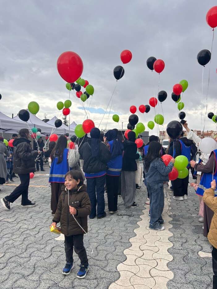 filistinli-cocuklar-konyanin-limani-ile-bayram-yapti