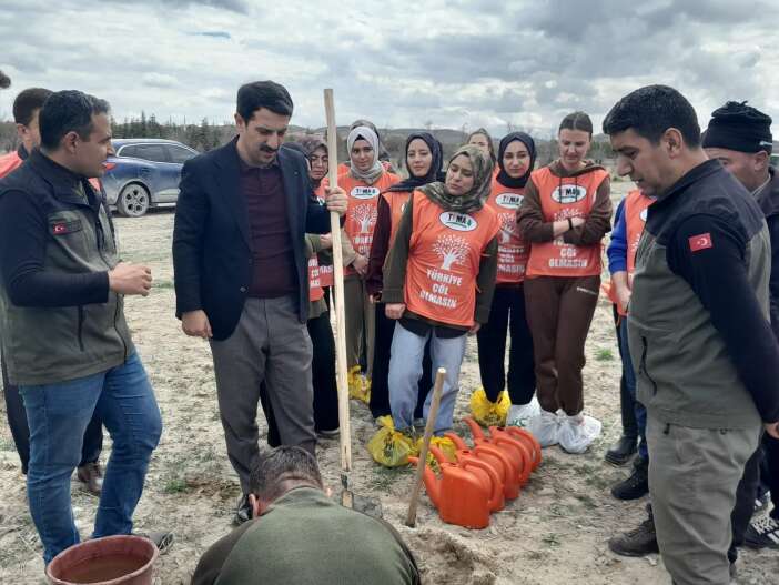 konyadaki-ogretmen-adaylari-erozyona-savas-acti