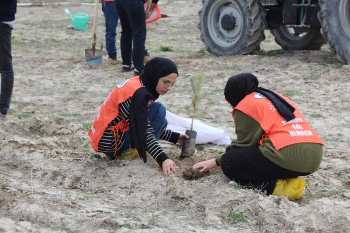 konyadaki-ogretmen-adaylari-erozyona-savas-acti