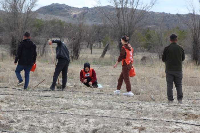 konyadaki-ogretmen-adaylari-erozyona-savas-acti