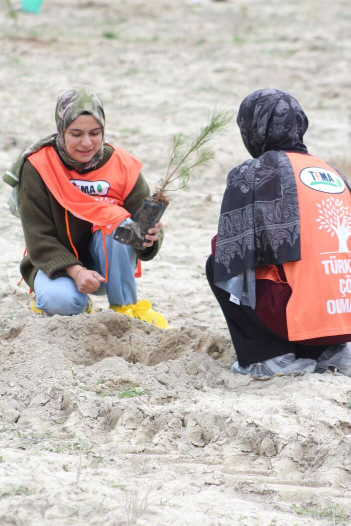 konyadaki-ogretmen-adaylari-erozyona-savas-acti