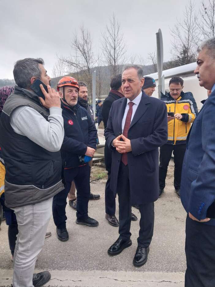 isci-servisi-kaza-yapti-olu-ve-cok-sayida-yarali-var