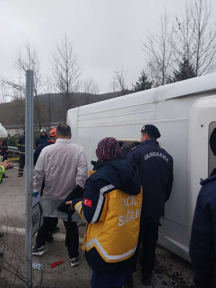 isci-servisi-kaza-yapti-olu-ve-cok-sayida-yarali-var