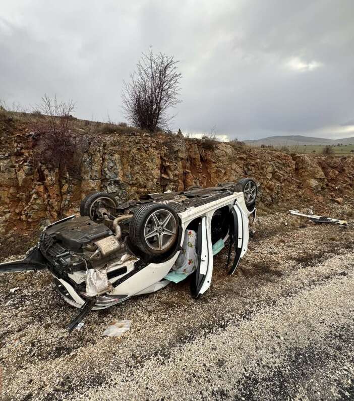 konyada-kontrolden-cikan-otomobil-takla-atarak-ters-dondu