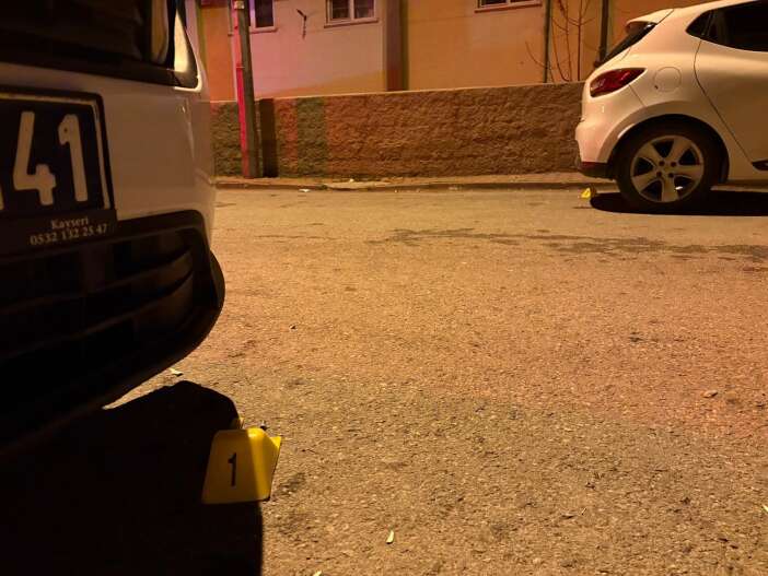 evi-kursun-yagmuruna-tuttular-anne-ve-oglu-yaralandi