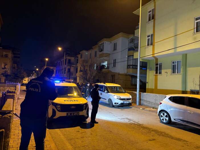 evi-kursun-yagmuruna-tuttular-anne-ve-oglu-yaralandi