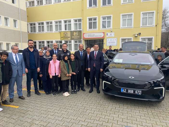 konya-akorende-gurur-gunu-togg-t10f-yollara-cikti-cocuklara-tanitildi