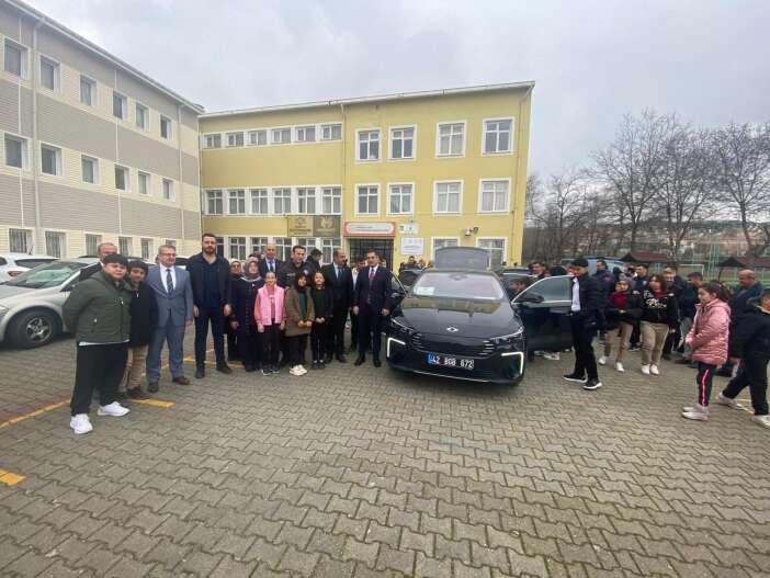 konya-akorende-gurur-gunu-togg-t10f-yollara-cikti-cocuklara-tanitildi