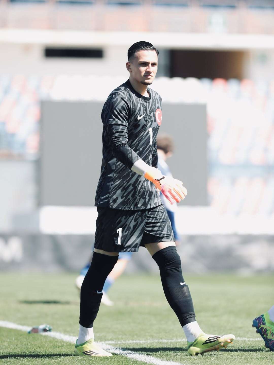 konyasporlu-oyuncu-milli-takim-kalesini-gole-kapatti