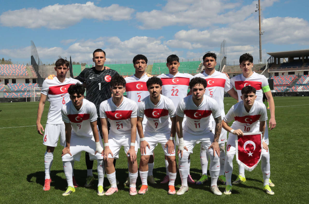 konyasporlu-oyuncu-milli-takim-kalesini-gole-kapatti