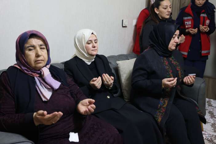 bakan-ciftci-konyada-sehidimizin-ailesi-ile-gorustu