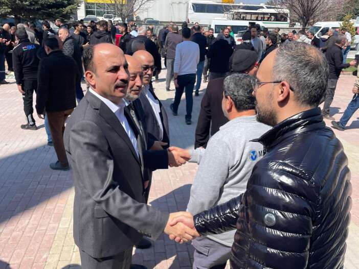 baskan-altayin-cuma-bulusmalarindaki-yeni-duragi-3