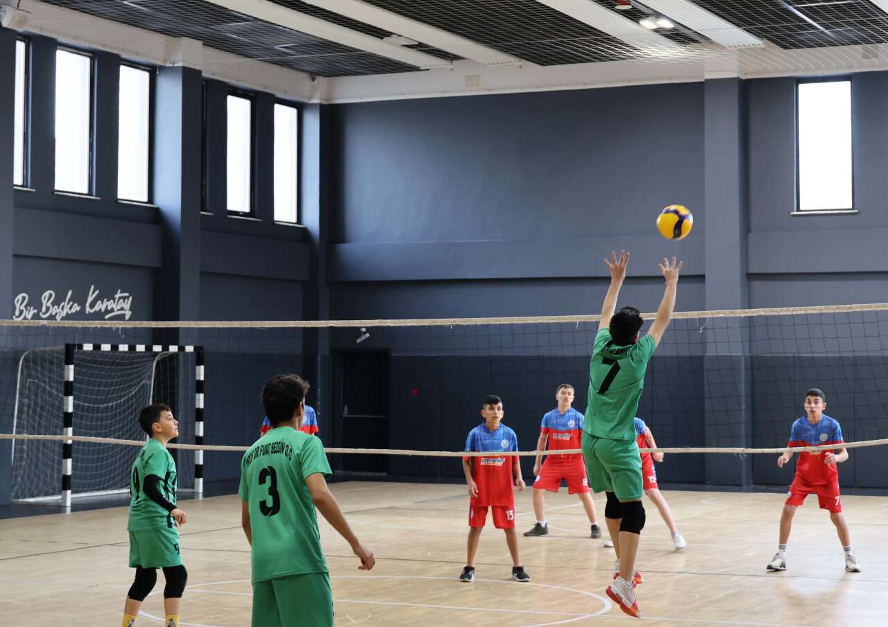 konyada-ogrenciler-voleybol-turnuvasinda-bulustu