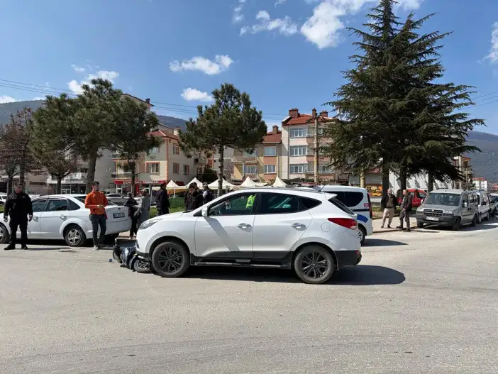 konyada-otomobil-motosikleti-altina-aldi-herkes-yarali-kadina-yardima-kostu