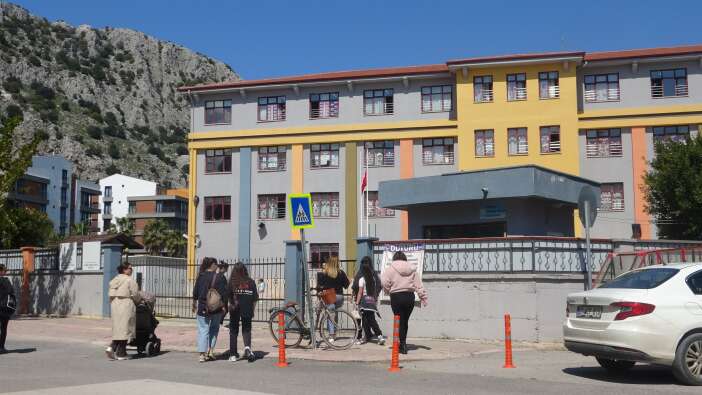 ogretmen-hakkindaki-siddet-iddiasi-velileri-ayaga-kaldirdi