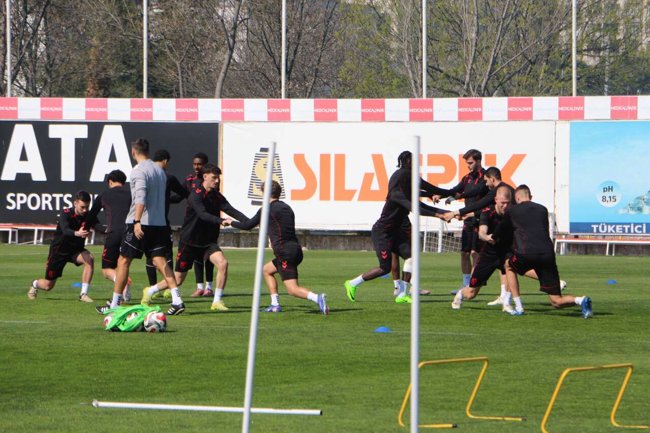 samsunspor-teknik-direktoru-fink-konyaspor-maci-oncesi-konustu