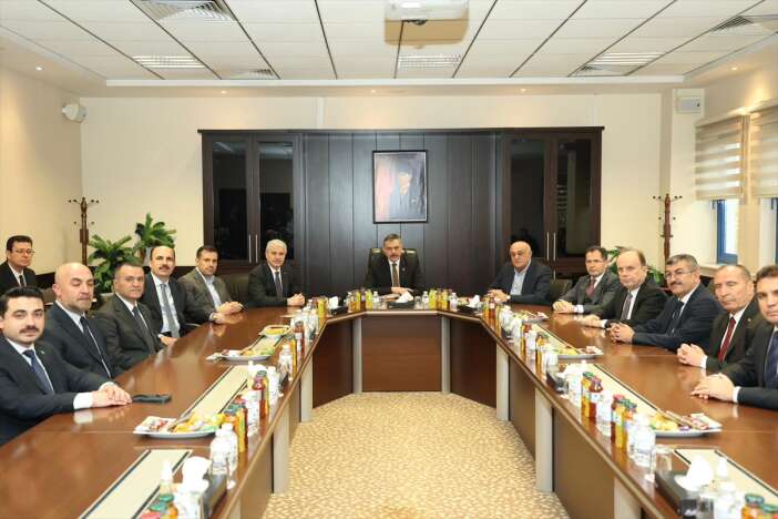 bakan-ciftciye-cumra-sekerde-konya-ciftcisinin-en-buyuk-sorunu-anlatildi