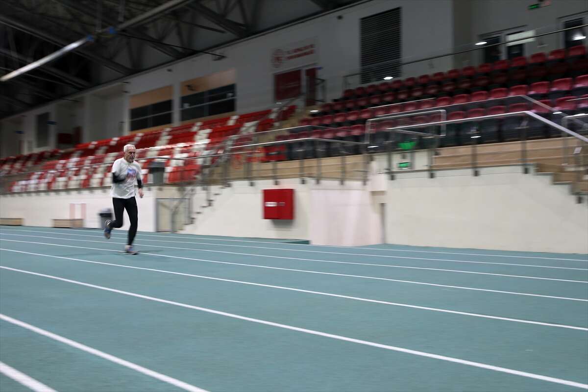 hem-doktor-hem-milli-atlet-80-yasinda-sampiyonluklara-kosuyor