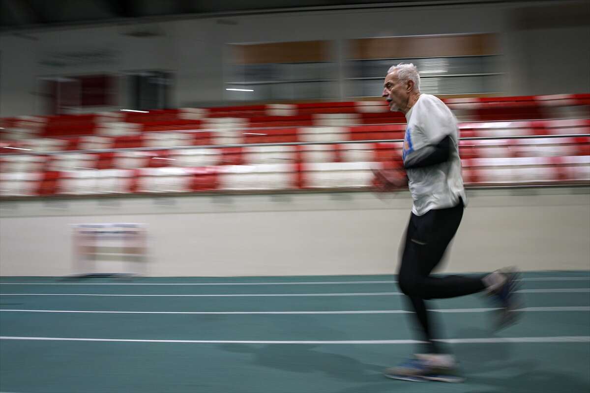 hem-doktor-hem-milli-atlet-80-yasinda-sampiyonluklara-kosuyor