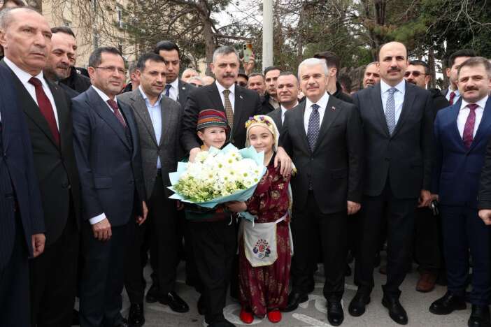 hemsehrileri-konyali-bakani-coskuyla-karsiladi