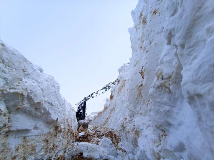 is-makinelerinin-gomuldugu-ilimizde-karla-mucadele