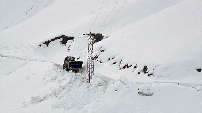 is-makinelerinin-gomuldugu-ilimizde-karla-mucadele