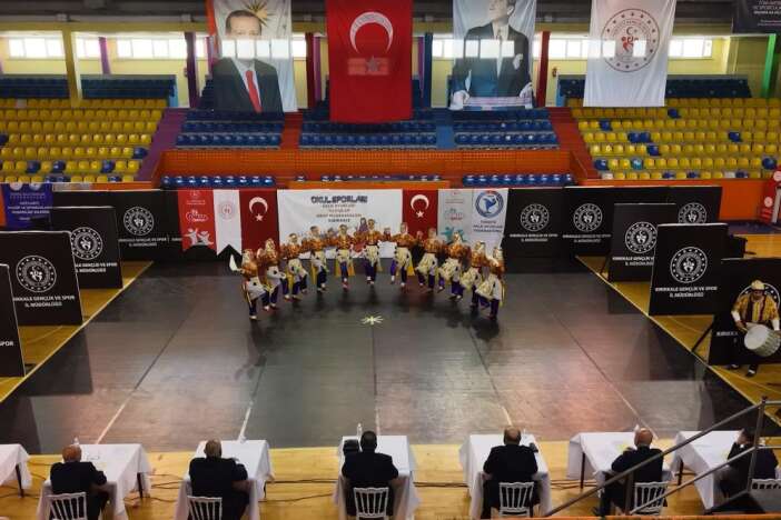 konya-dahil-15-il-katiliyor-halk-oyunlari-yarismasinda-buyuk-heyecan