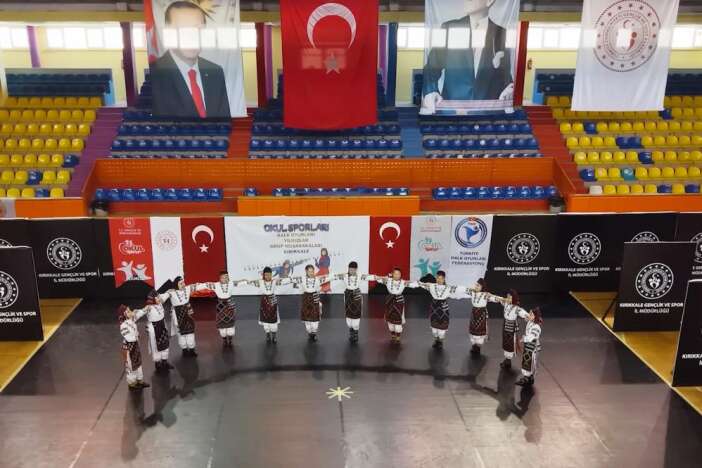 konya-dahil-15-il-katiliyor-halk-oyunlari-yarismasinda-buyuk-heyecan