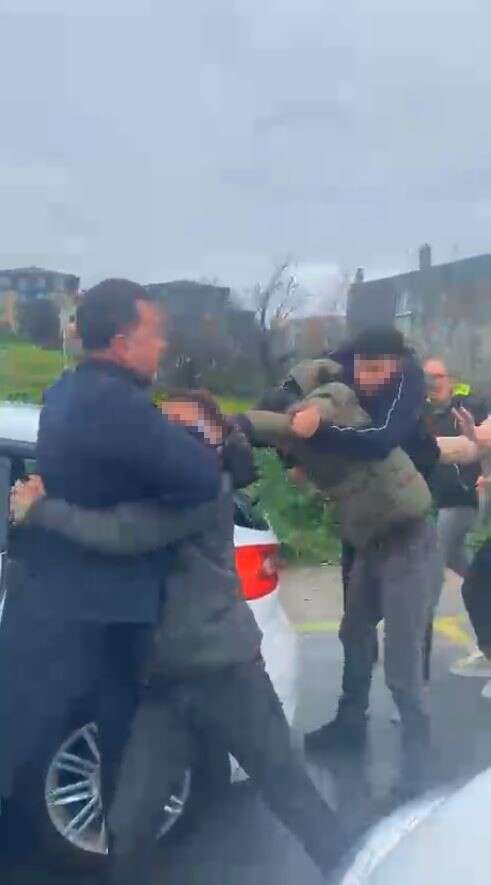 direksiyon-sinavini-gecemeyen-genc-ile-babasi-komisyon-uyesine-saldirdi