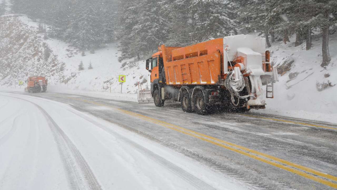 konya-antalya-yolunda-son-durum-alacabelde-kar-15-santimetreyi-buldu