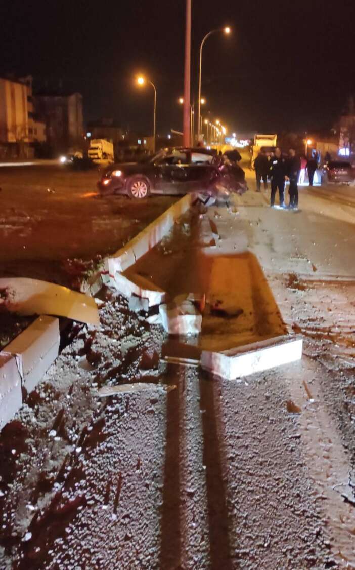 konyada-tir-ile-otomobil-carpisti-2-kadin-yaralandi