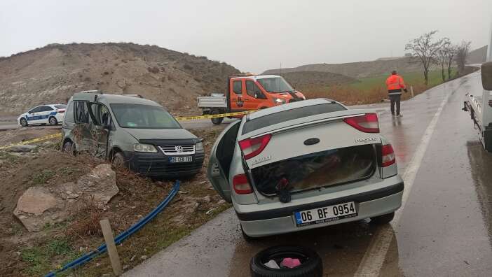 otomobil-ile-hafif-ticari-arac-carpisti-yunus-kilic-oldu