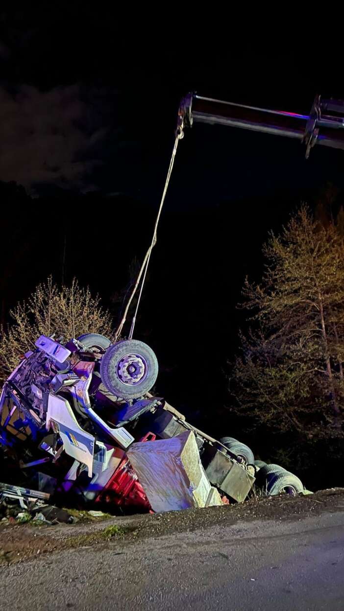 konya-plakali-kamyon-kaza-yapti-veli-bucak-hayatini-kaybetti