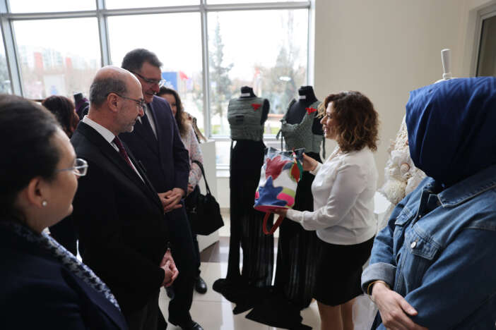 konyada-30-marta-ozel-sergi-acildi