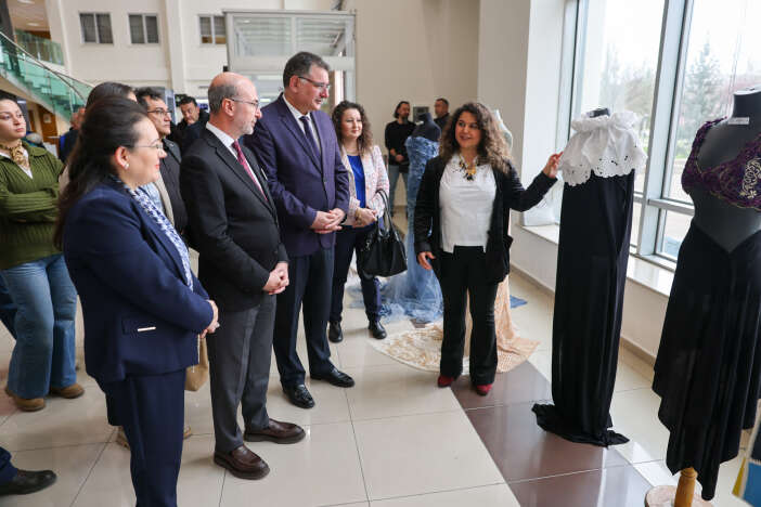 konyada-30-marta-ozel-sergi-acildi