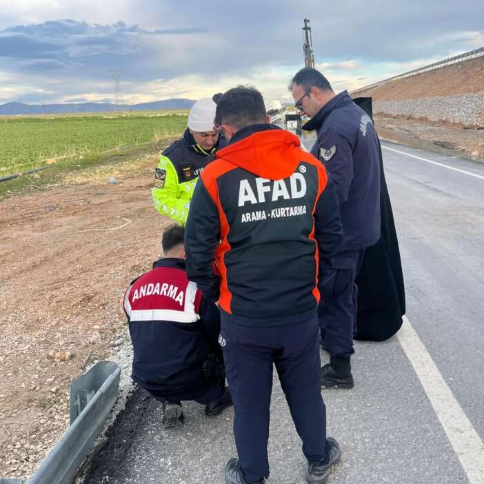 konyada-ekipleri-harekete-geciren-ihbar-suya-batan-aracta-zamanla-yaristilar