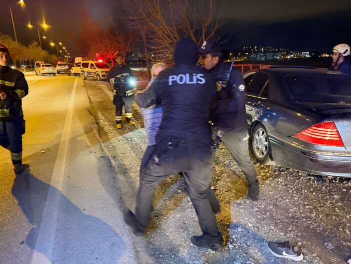 konyada-onlarca-ekibi-alarma-geciren-kaza-biri-devrildi-6-yarali-var