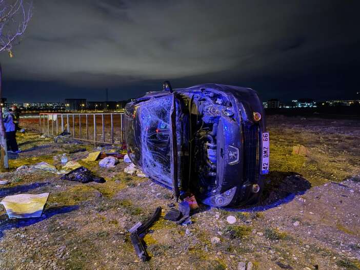 konyada-onlarca-ekibi-alarma-geciren-kaza-biri-devrildi-6-yarali-var