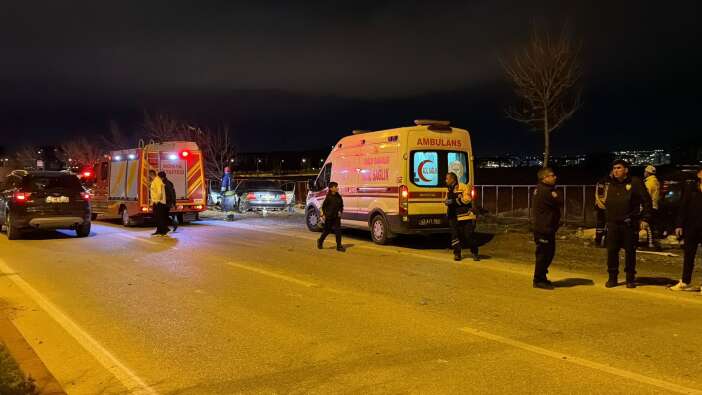 konyada-onlarca-ekibi-alarma-geciren-kaza-biri-devrildi-6-yarali-var