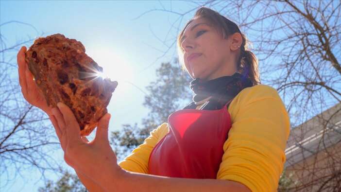 konyanin-yesil-kubbesi-yari-degerli-tasa-resmedildi