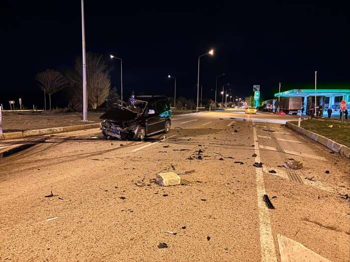 tir-hafif-ticari-aracla-carpisti-23-yasindaki-genc-hayatini-kaybetti