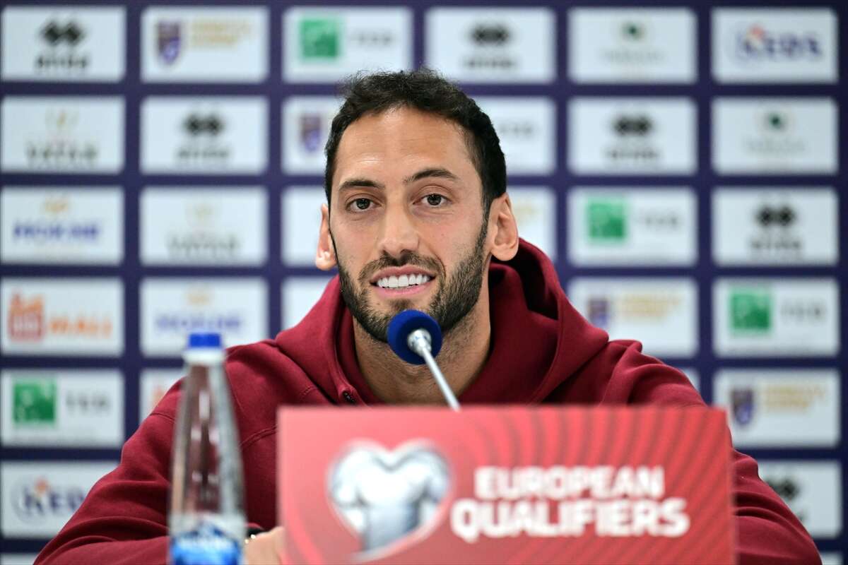 milli-takim-kaptani-hakan-calhanoglundan-dunya-kupasi-mesaji