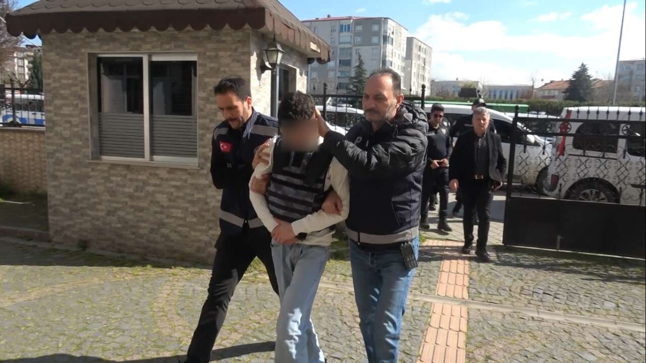 17-yasindaki-genc-pompali-tufekle-girdigi-evde-cinayet-isledi