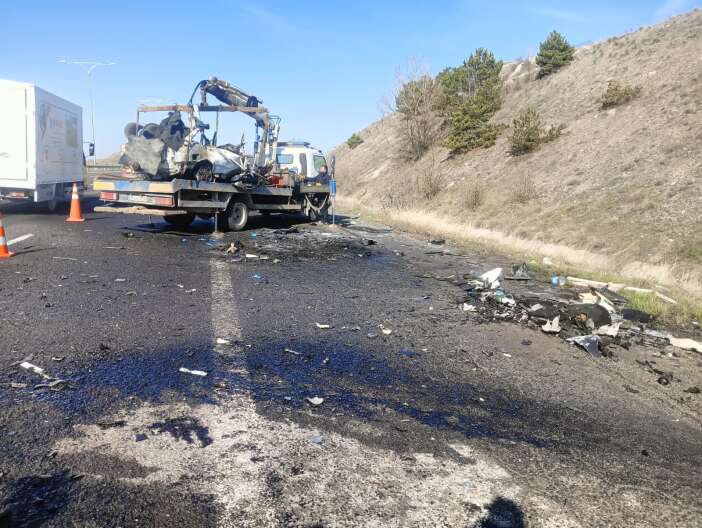 konya-plakali-otomobil-ankarada-kaza-yapti-cok-sayida-olu-var