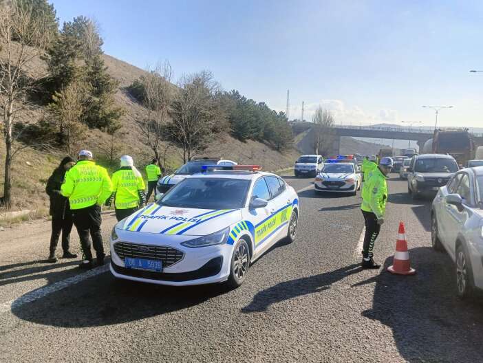 konya-plakali-otomobil-ankarada-kaza-yapti-cok-sayida-olu-var