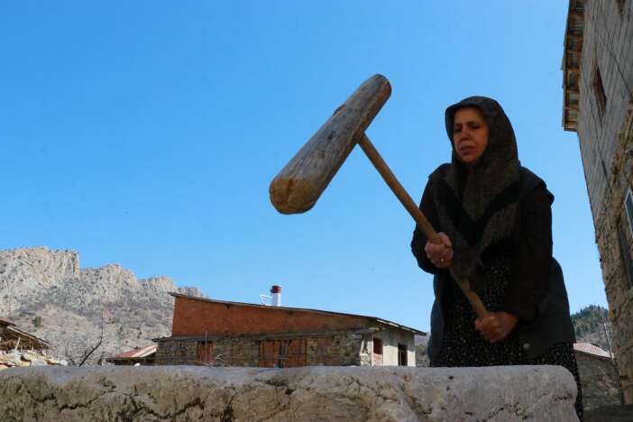 konyada-300-yillik-yekpare-mermer-dibek-teknolojiye-meydan-okuyor