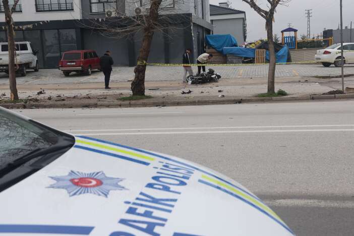 konyada-bayram-gunu-otomobil-carpan-motosikletli-gencten-aci-haber